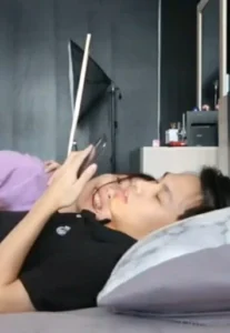 คลิปหลุดไข่เน่า kainaoa เต็มเรื่องไม่ตัด น้องไข่เน่าเอากับแฟนสุดหล่อ จับควยยัดเต็มปากเต็มคำ โม๊กสดบนเตียงก่อนขย่มเย็ดบนเตียง